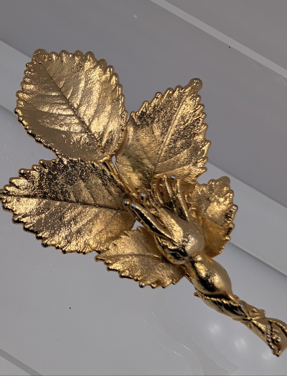 Vintage Gold Tone Leaf & Flower Bud Brooch Pin C49